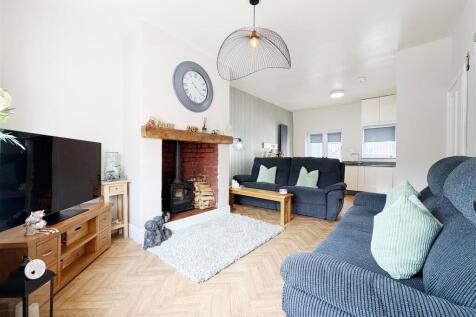 OPEN PLAN LIVING AREA