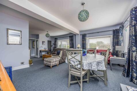 250 Havant Road, Hayling Island-Small-PorticoMarke