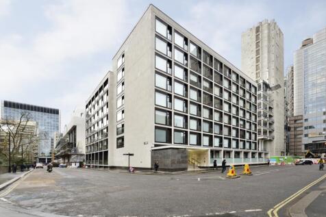 A beautifully presented two double bedroom apartment in the sought-after Roman House development, perfectly positioned in the heart of the City of London.