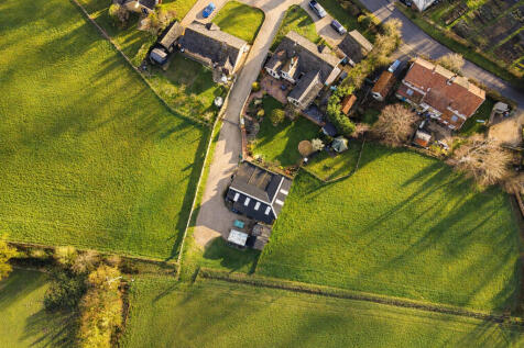 Rural houses in g...