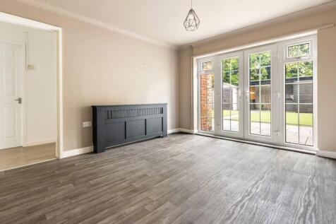 Bedroom/Dining Room