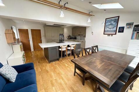 Kitchen/ Family Room