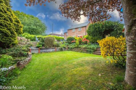 19 - New garden to house.jpg