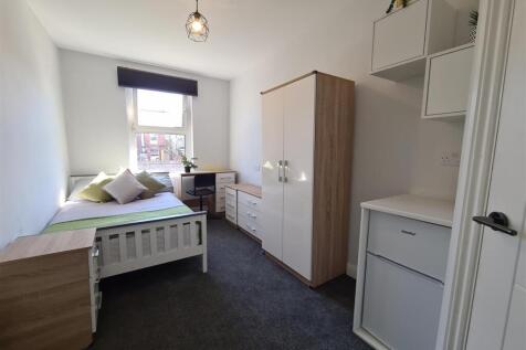 Large Double En-Suite Room | First Floor | Beautifully Presented | Fully Furnished | All Utilities Included |