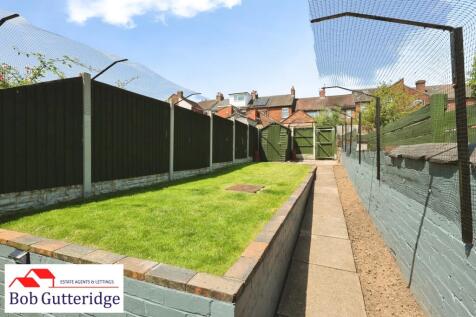 ENCLOSED REAR GARDEN