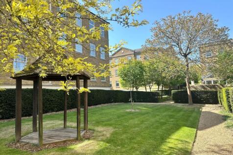 rear garden 11 Burlington gate sm.jpg