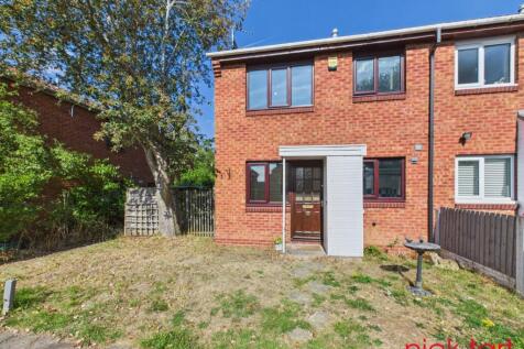1 Bedroom Terraced in WV6 7XQ