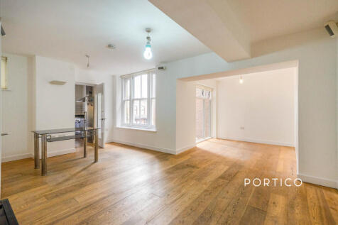 Flat 4. 120 Romford