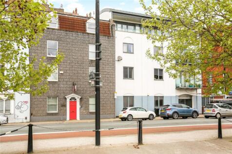 One bedroom furnished first floor apartment close to the waterfront.