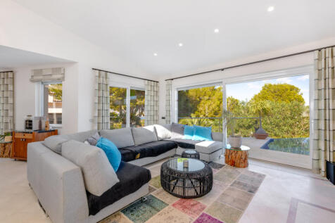 Open, bright living area