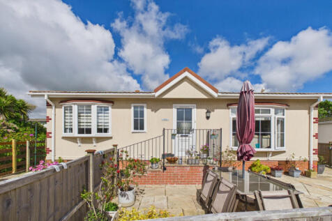 2 Bedroom Detached Park Home for Sale