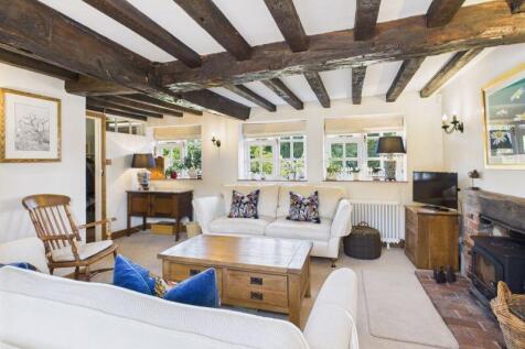 Sitting room other way 