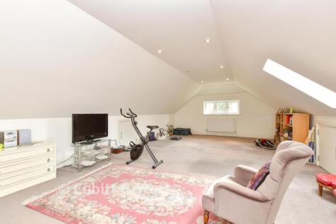 Games Room / Bedroom 5