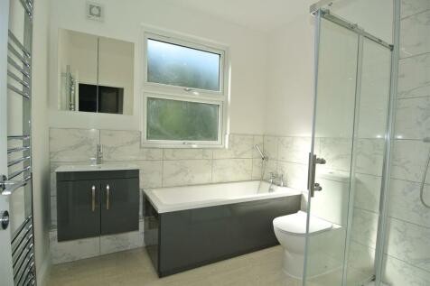 Bathroom b.JPG