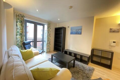 A well presented 2nd floor two bed apartment located in Castlefield Locks at Brook House. Boasting a spacious open plan kitchen/living area, Juliet balcony overlooking the peaceful communal courtyard,