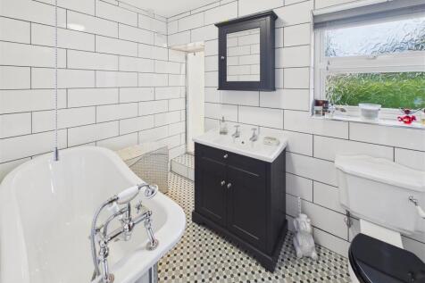 En-suite Bath/Shower Room