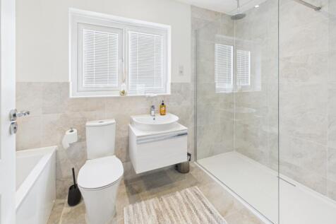 CAM02519G0-PR0360-STILL012