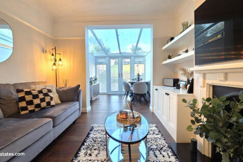 2 bed maisonette for sale Avondale Avenue, East B
