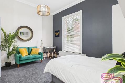6 Bedroom House in PR1 3SY