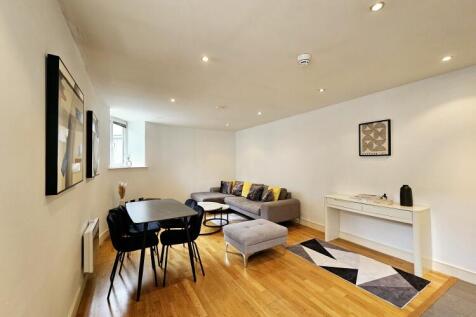 A well presented two bedroom apartment. Two bathrooms. Furnished to a high standard. Central location. Available 15/09/2026. Communal roof terrace.