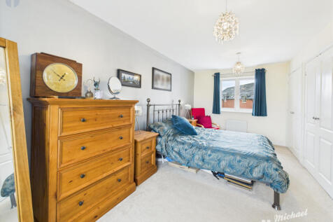 CAM03852G0-PR0296-STILL027