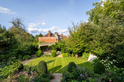10 bed, 10 bath Detached in London - Photo 19