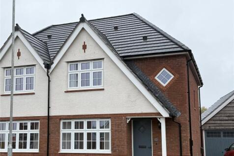 MODERN FURNISHED 3 BEDROOM HOUSE NEXT TO CRIBBS CAUSEWAY. This house comprises a large kitchen/breakfast room, kitchen with electric hob, double oven, fridge/freezer and washing machine. Downstairs th