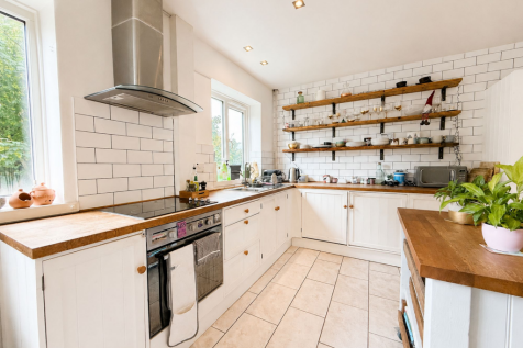 Kitchen/Dining