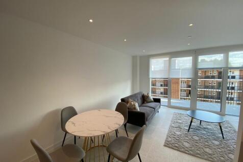 Available September | The Silk District which is minutes away from Whitechapel | Gym | 24 hours concierge | Cinema