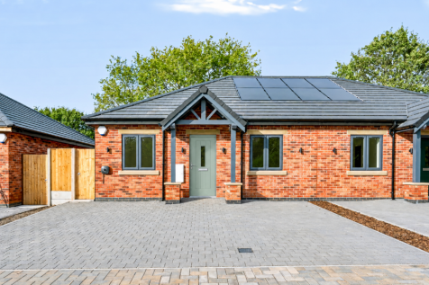2 Acorn Close