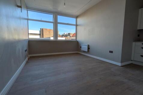 1 Bedroom Flat in SK1 1NE
