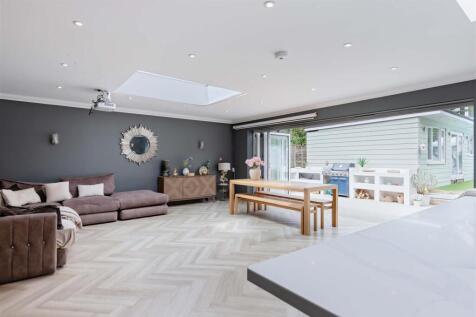 Chesswood Road_1.jpg