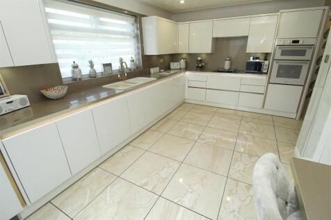 Kitchen1.JPG