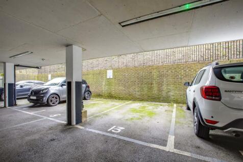 13 Castle House, Desborough Road, HP11 2FP-12.jpg