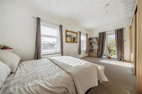 34 Thorpe Lea Rd, bedroom 1