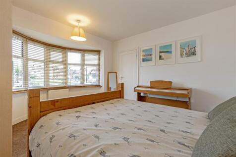 Bedroom 1-3.jpg