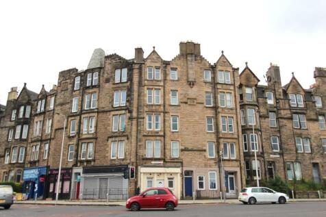 **Available 18th of August** Bright unfurnished 1 bedroom property situated on the second floor of a traditional building in the Willowbrae area of the city.