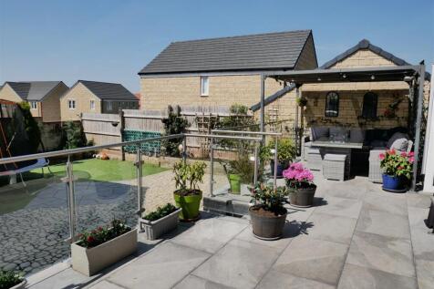 REAR LANDSCAPED GARDEN