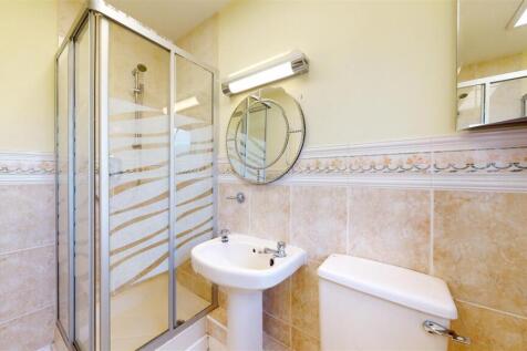 EN SUITE SHOWER ROOM