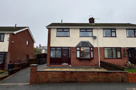 3 bed semi-detached house for sale Balcarres Aven