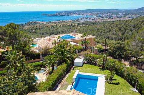 Elegant Mediterranean villa with pool and sea views