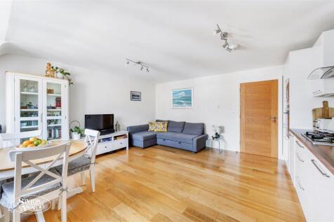 Flat 5 Harrington Court-4.jpg