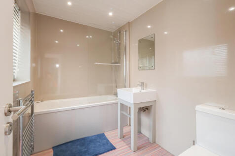 64 Seaford Street, Bathroom 2