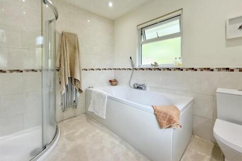 Bed 1 En Suite.jpg
