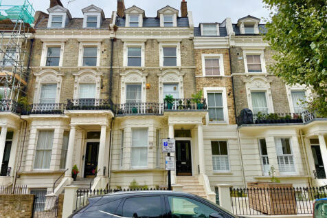 Third Floor 1 bedroom share of freehold flat in M