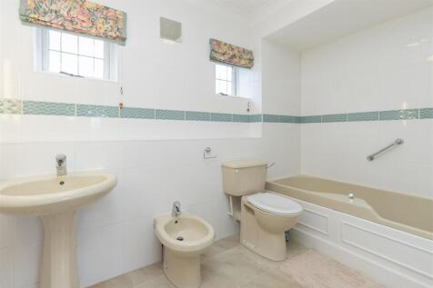 Master Bedroom - En Suite 1.jpg