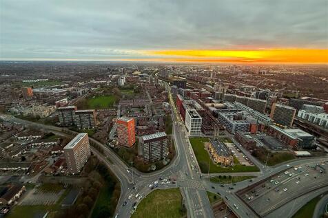 3 bed, 3 bath Penthouse in Manchester - Photo 37
