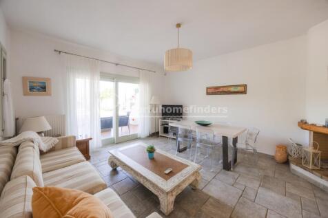 Sitting to covered terrace