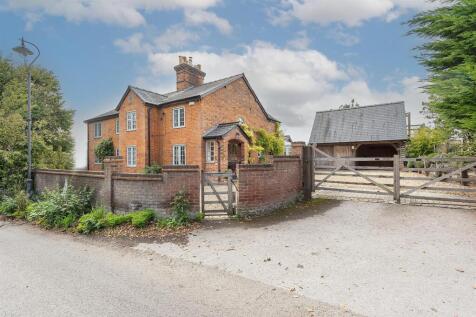 6 Bedroom Detached in LU2 8LT