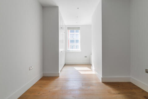 Long Acre bedroom...